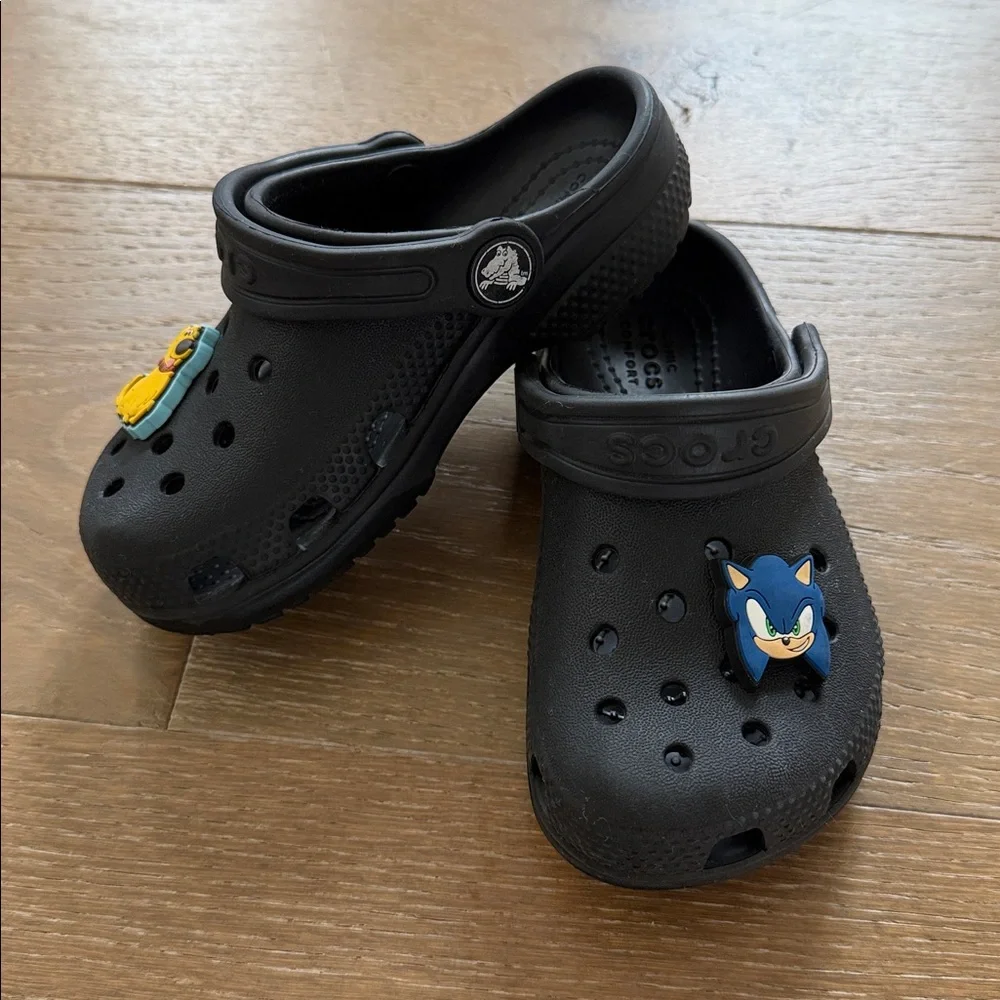 CROCS Kids Black Classic Clog with Sonic and Doug Jibbits | C9